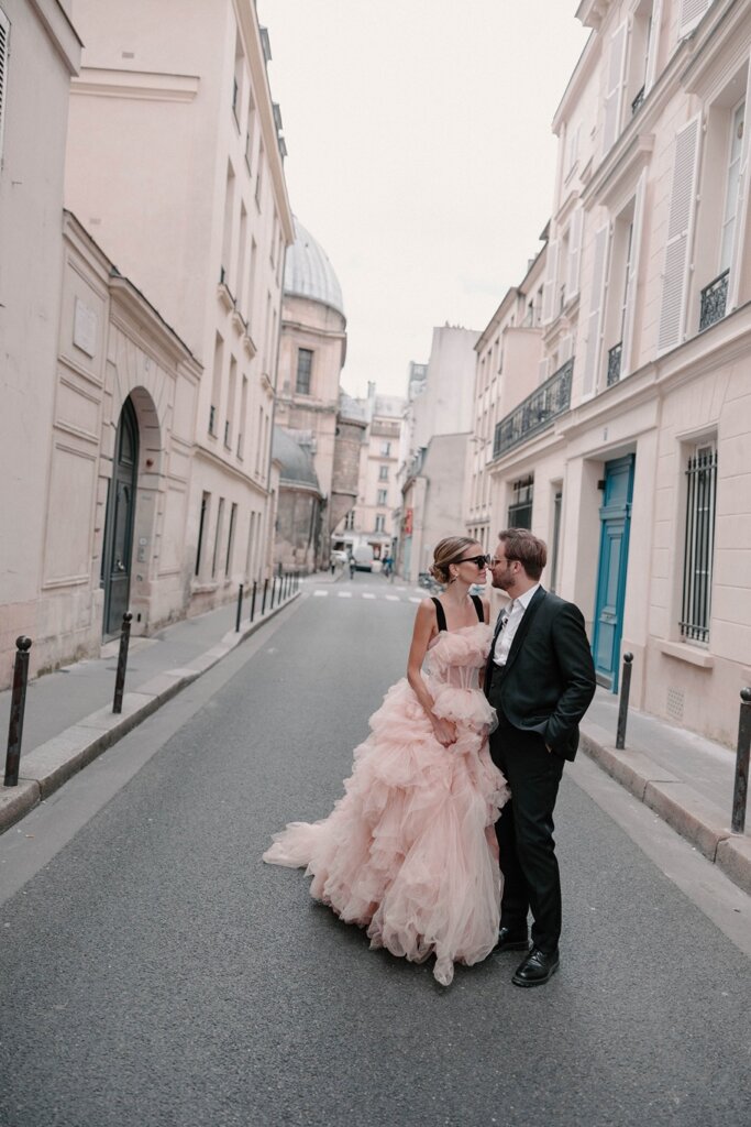 sarah-and-tom-paris-france-wedding-photos-by-phoebe-lenderyou5